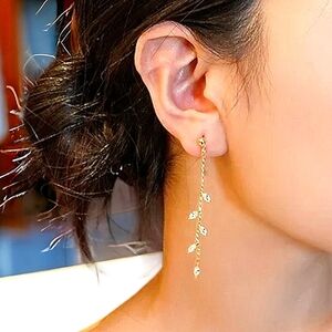 Dangle leaf earrings 2 inches in length in gold tone; nwot